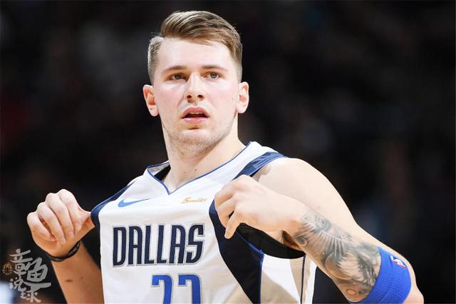 的锋线球员 的锋线球员